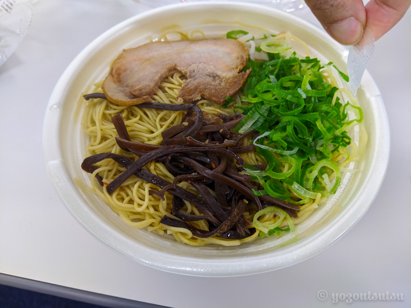 セブンのラーメンは仕切りありになっているの図