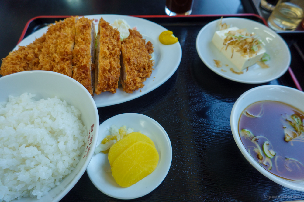 自由軒のとんかつ定食